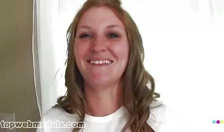 Charmantes haariges Mädchen masturbiert mit Sexspielzeug deutsche erotische filme