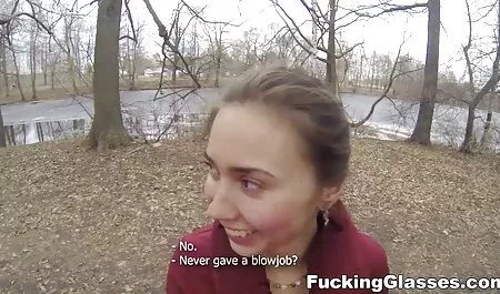 Brunette Babe gratis erotik filme ansehen saugt Hahn