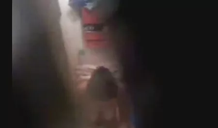 Busty Teen deutsche kostenlose erotikfilme aus Zunder liebt es, Hahn zu saugen