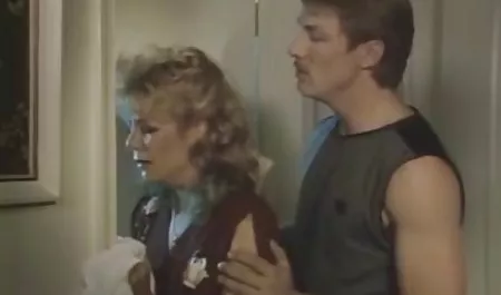 Nach dem streamcloud erotik Blowjob bereitet sich die Milf auf den Schwanz vor